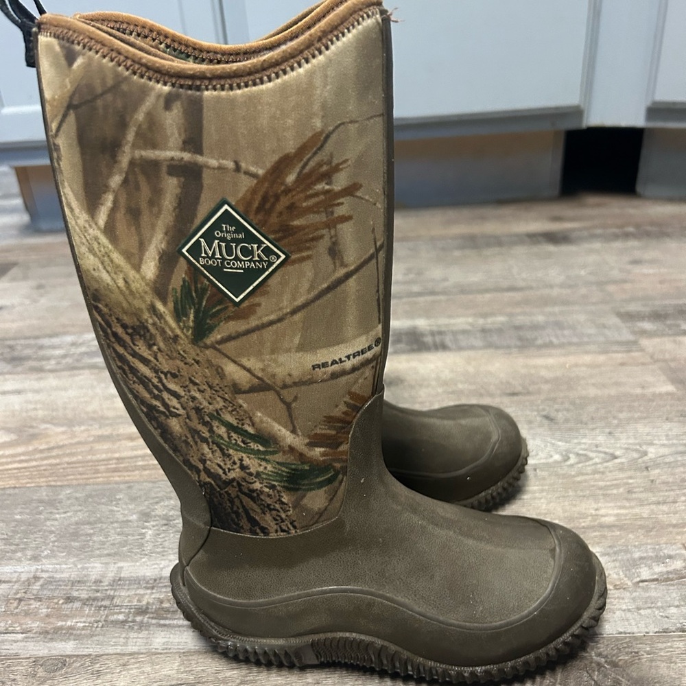 Kids size 1 muck boots